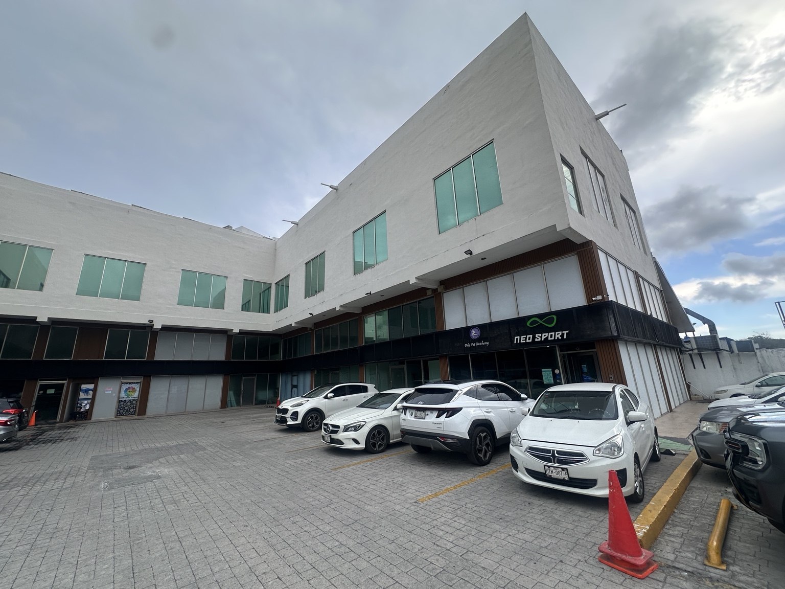 Variedad de máquinas en Neo Sport Fitness